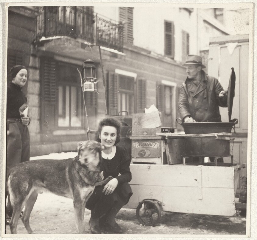 Street vendors--People