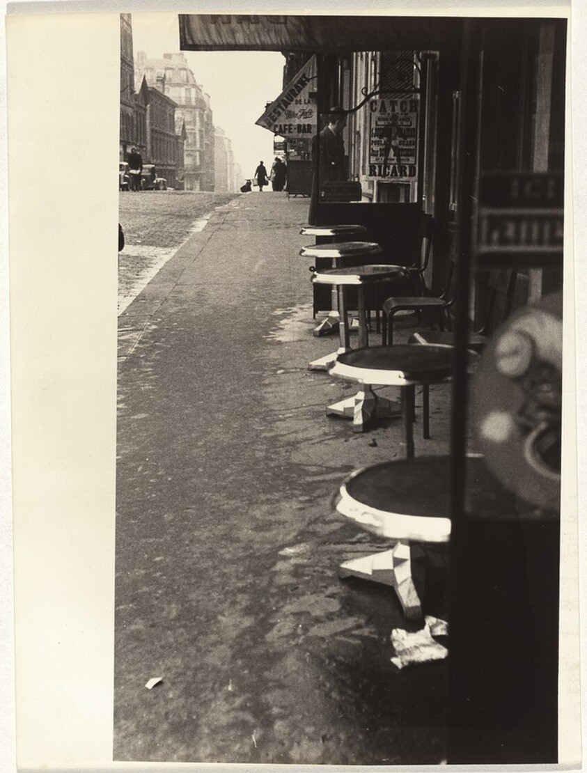Outdoor café, Paris