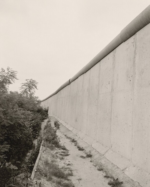 New Wall, across Landwehr Canal from Görlitzer Ufer