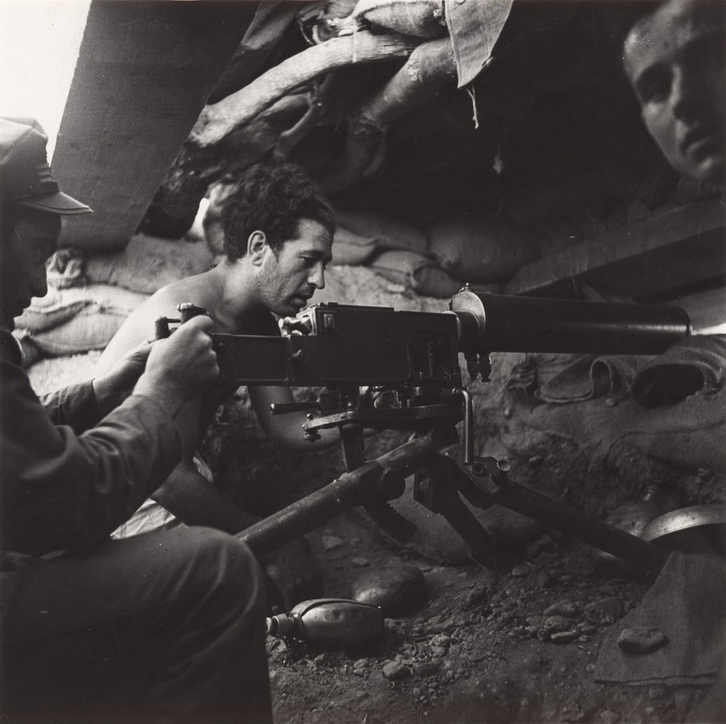 Sin título (Milicianos en un trinchera) (Untitled [Militiamen in a trench]), Kati Horna, 1937–1938