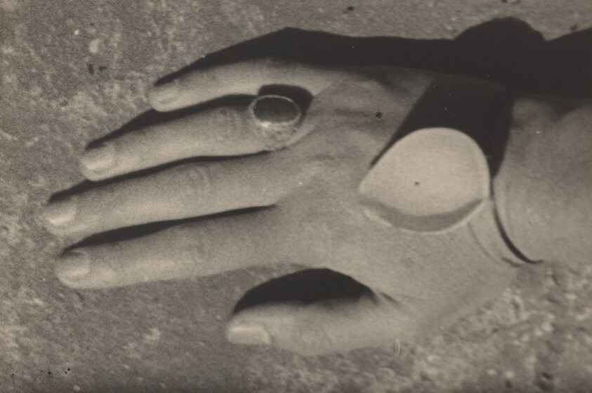 Shell on Hand, Paris