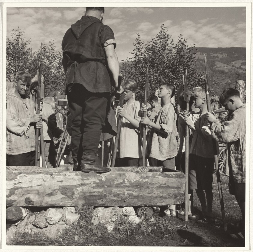 Actor before group holding weapons--Filming "Landammann Stauffacher"