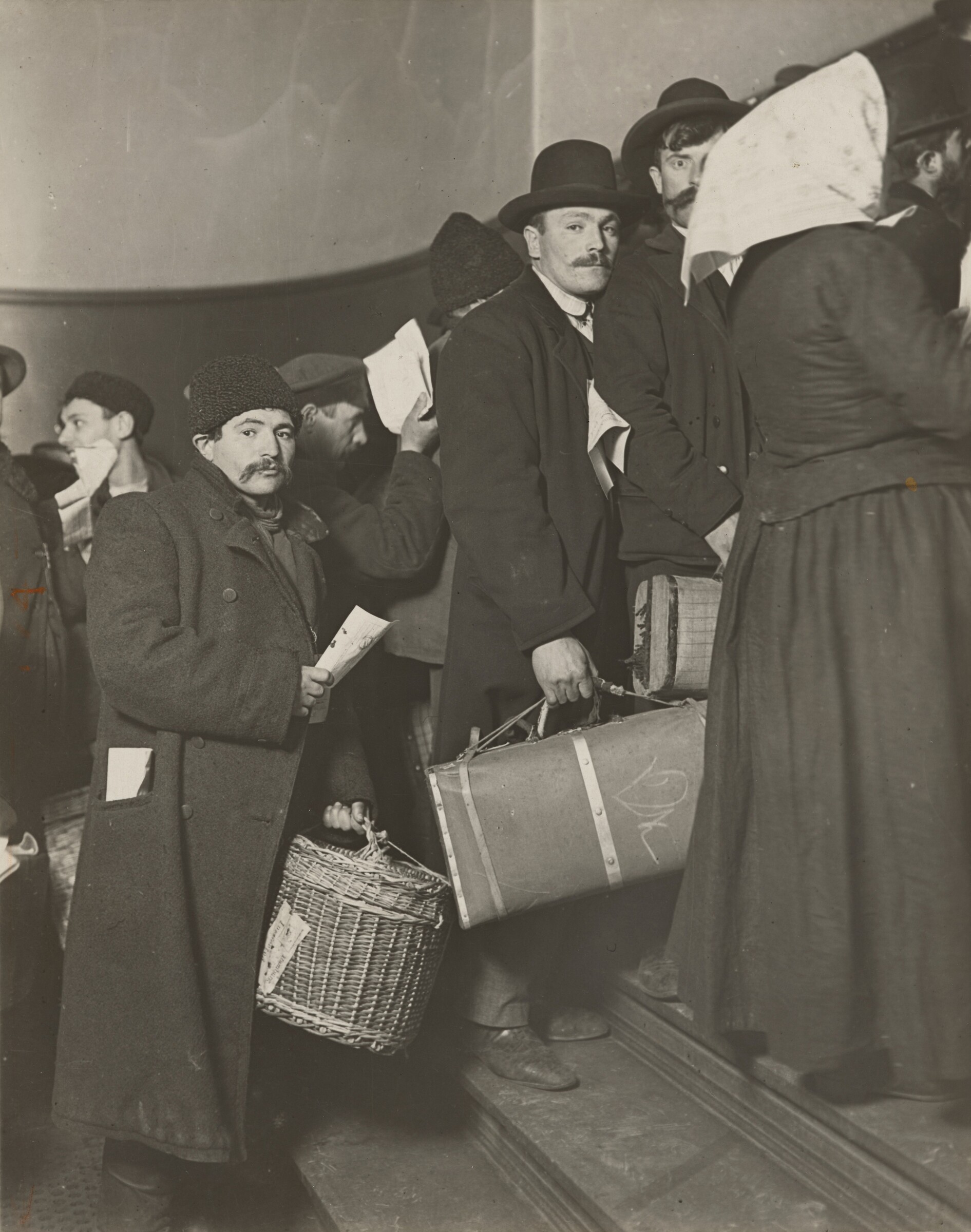 Climbing into America, Lewis Hine, 1905, printed 1930s