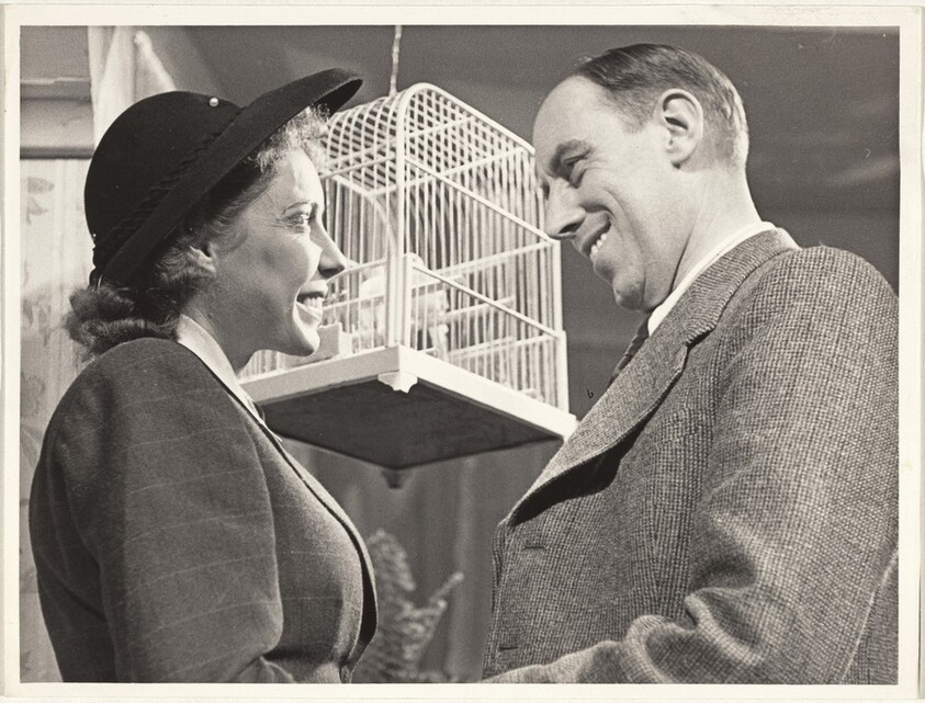 Actors before birdcage--Filming