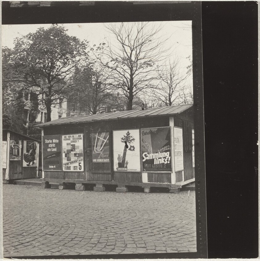 Sign, "Luxor Radio"--Reportage