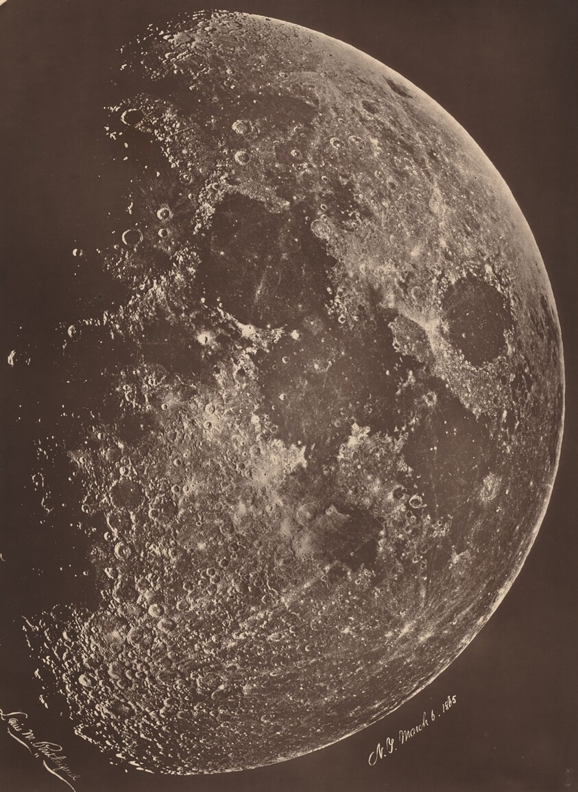 Photographie de la lune a son 1er Quartier