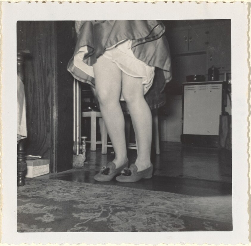 "Xmas '56 Dorie's 'Leg's?'"