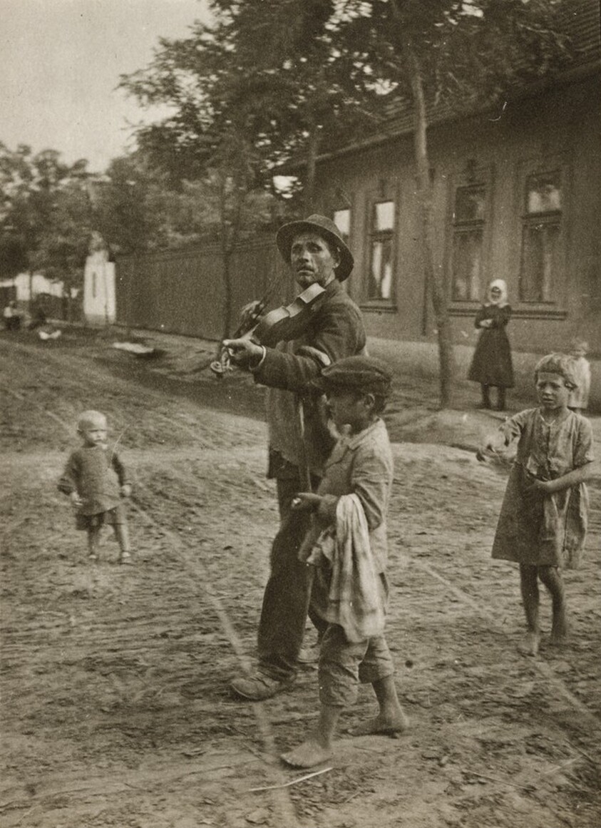 Blind Musician, Abony
