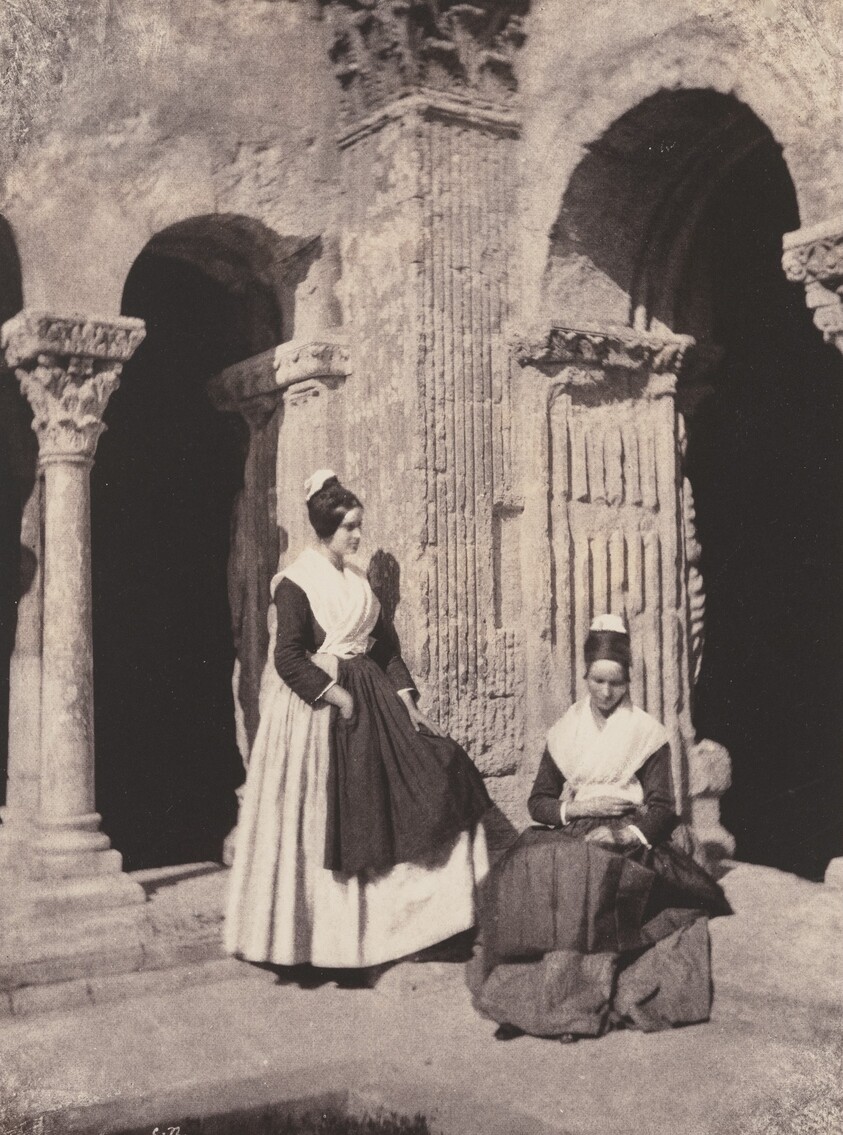 Arlesiennes dans le Cloître de Saint-Trophime (Women from Arles in the Cloisters of Saint Trophime)