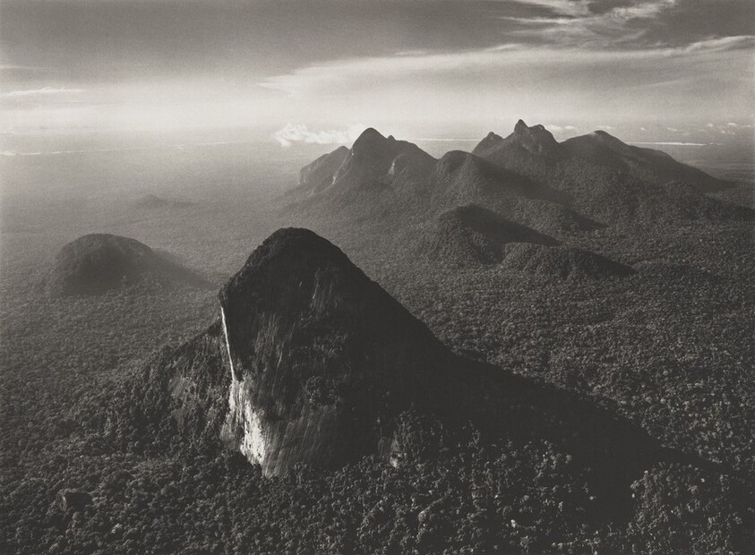 The Serra Curicuriari, with the Rio Negro in the background, lies south of São Gabriel da Cachoeira in the north of Brazil’s Amazon region. Amazonia. Brazil.