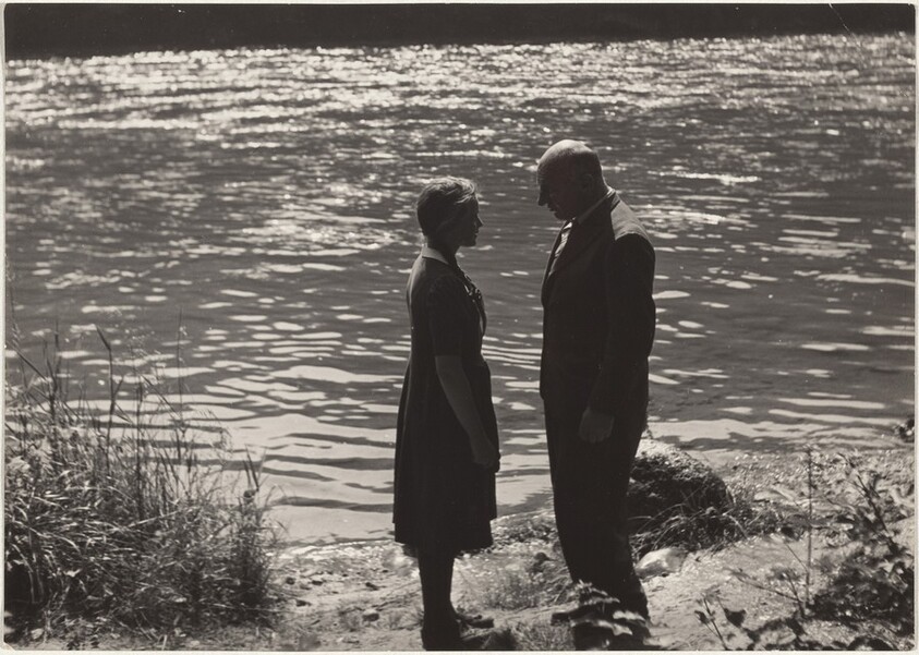 Actor and girl at lakeshore--Filming "Steibruch"