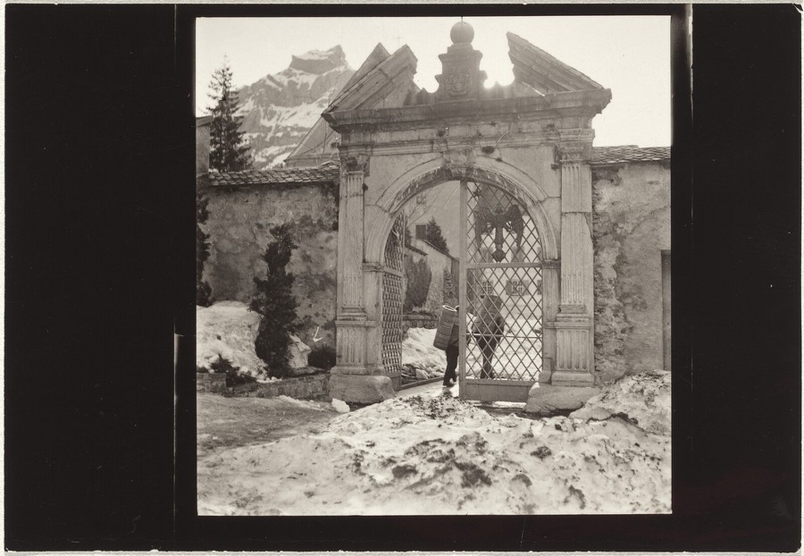 Gate--Architecture, Robert Frank, 1941-1945