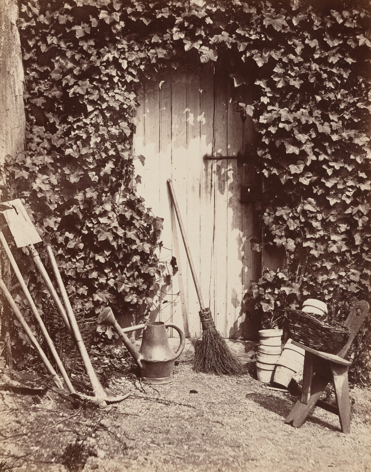 Porte de ferme de Marlotte (Doorway with Garden Implements)