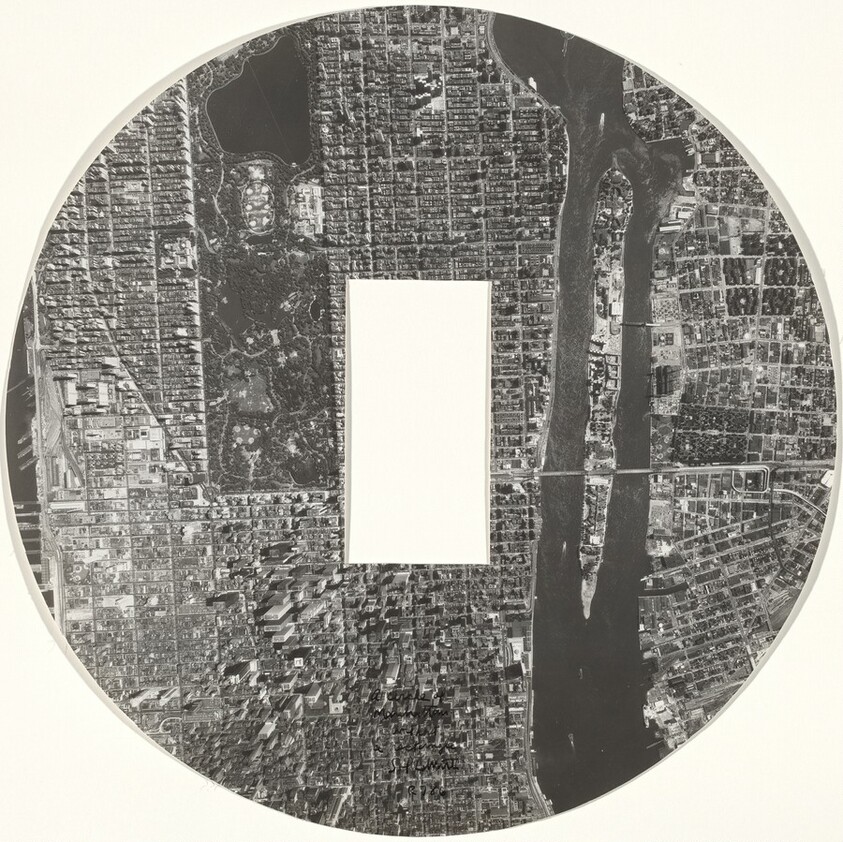 A Circle of Manhattan without a Rectangle