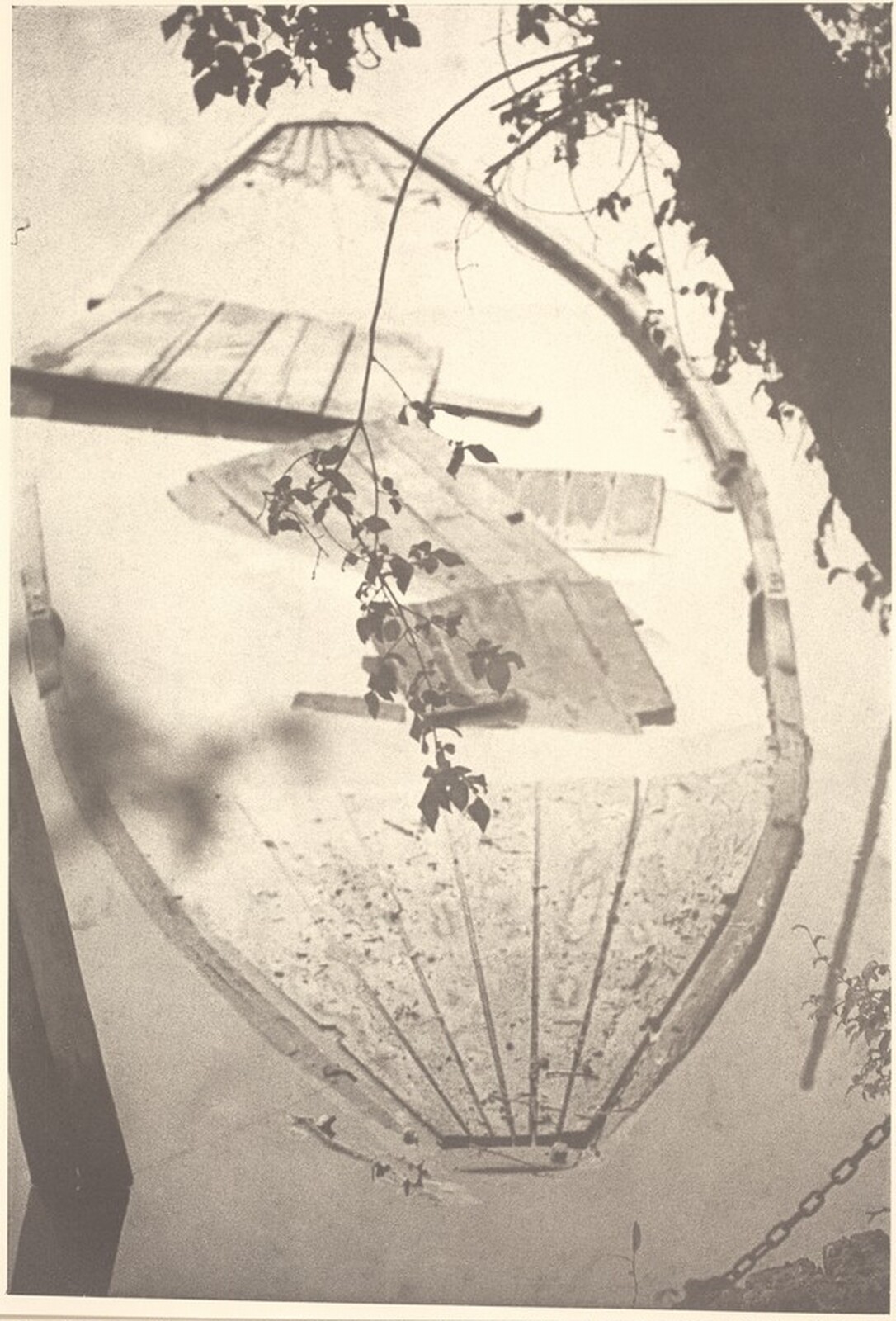 Sunken Rowboat, Paris, Ирвин Пенн, 1966, отпечаток 1973