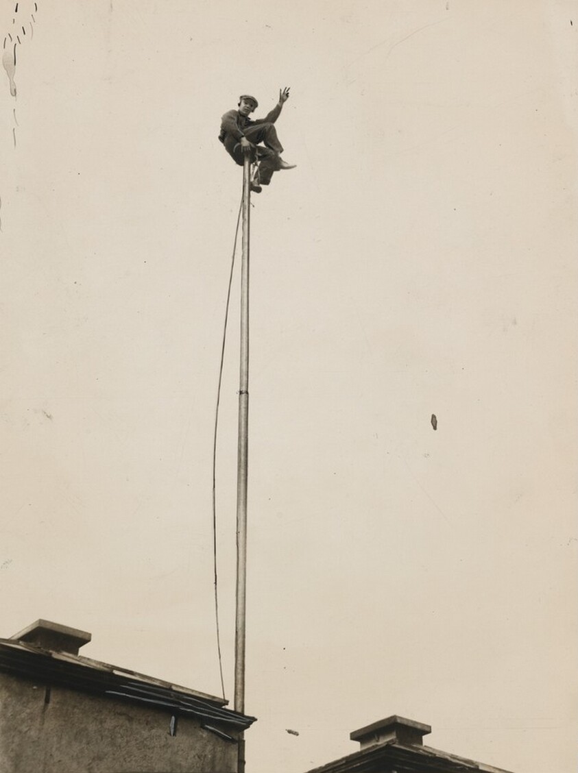 Title from caption on object: “Alvin 'Shipwreck Kelly’ Begins Eight Days Vigil Atop Flagpole"
