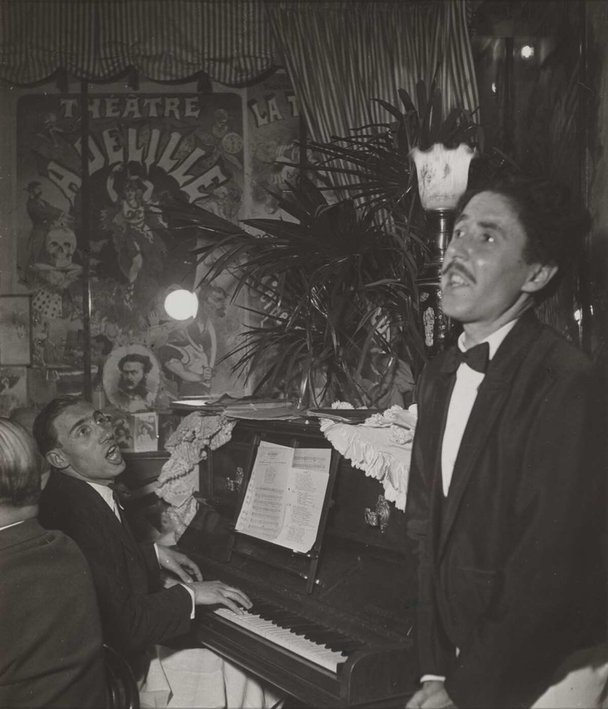 Au café concert Saint Yves, René Bernard et Claude Apel, des garçon de café Melomanes