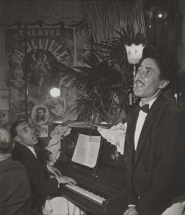 Au café concert Saint Yves, René Bernard et Claude Apel, des garçon de café Melomanes