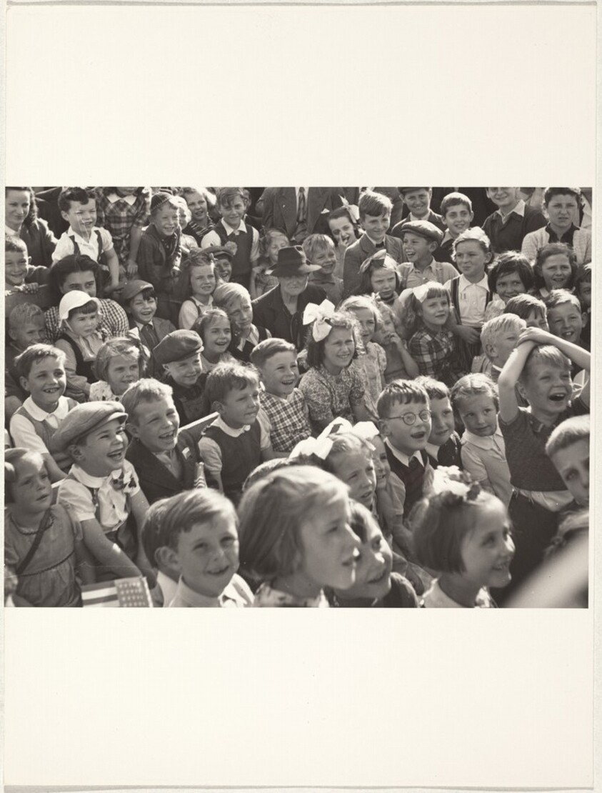 Crowd of children--40 Fotos