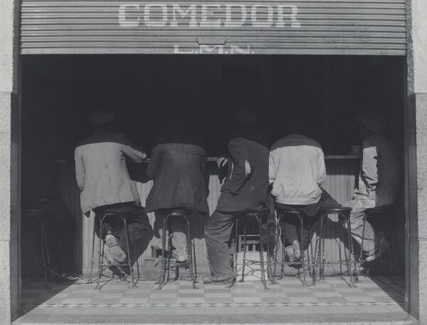 Los agachados (The crouched ones)