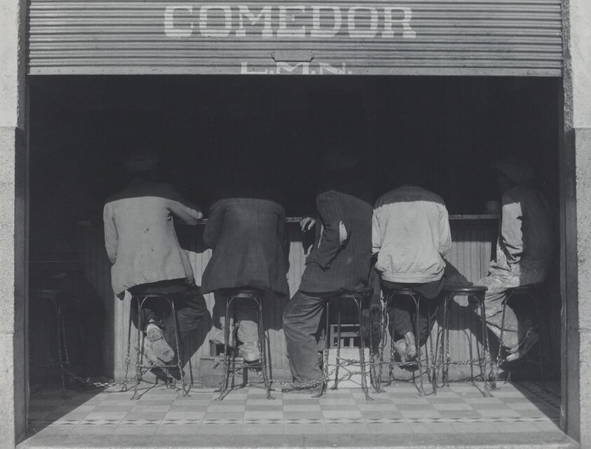 Los agachados (The crouched ones)