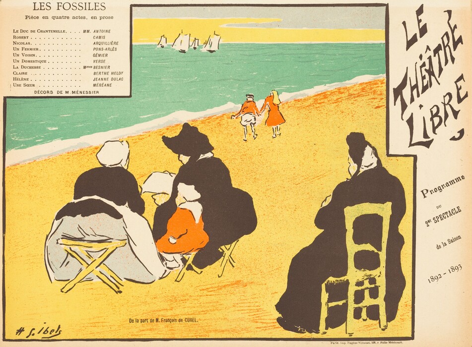 This is a painting of a coastal scene with spectators observing the sea. The composition consists of a group of figures seated on a sandy beach facing the sea, with three visible sailboats in the distance. The figures are outlined in bold, dark lines with contrasting blocks of colors. In the background, the horizon features a calm sea rendered in shades of turquoise and pale yellow, with a band of light yellow sky above. On the right side of the image, two figures walk hand-in-hand towards the sea. The left side of the image contains text detailing a theatre program titled "Les Fossiles" for "Le Théâtre Libre".