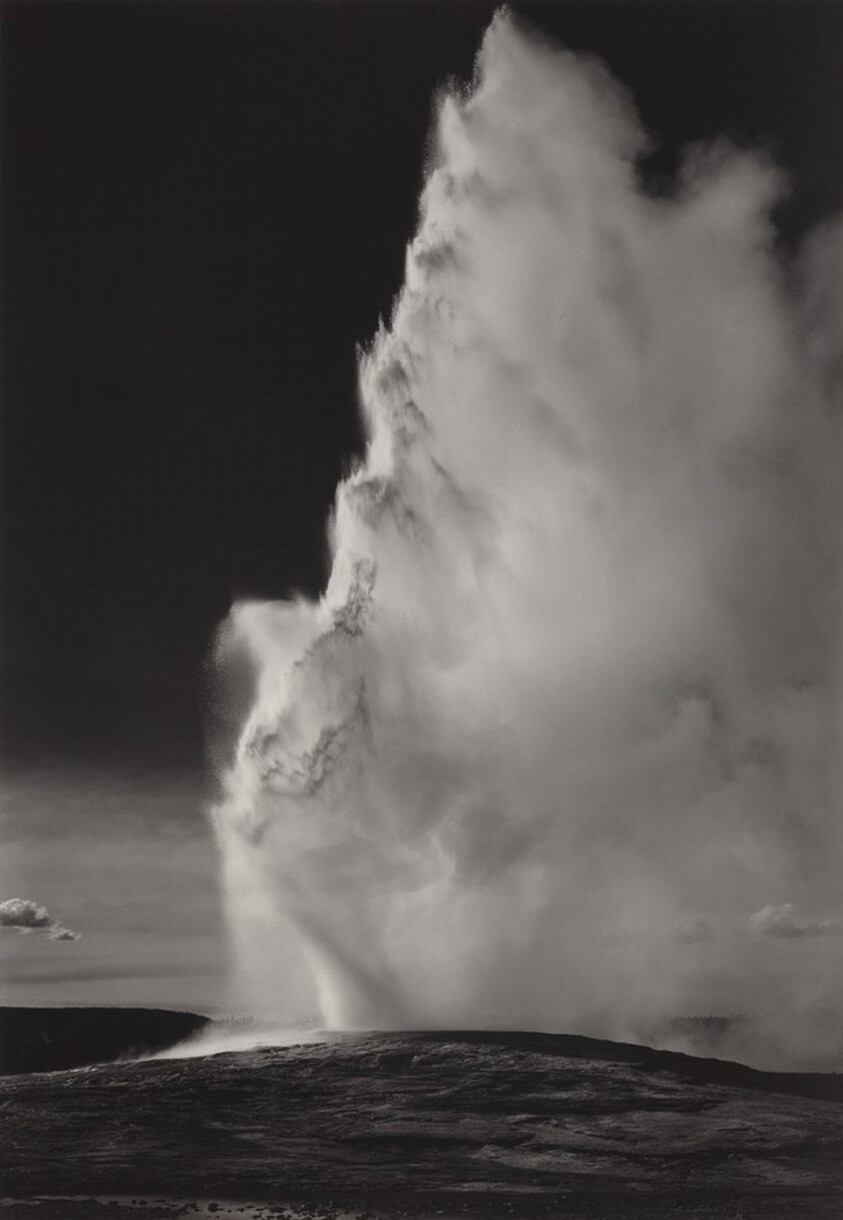 Old Faithful Geyser, Yellowstone National Park, Wyoming