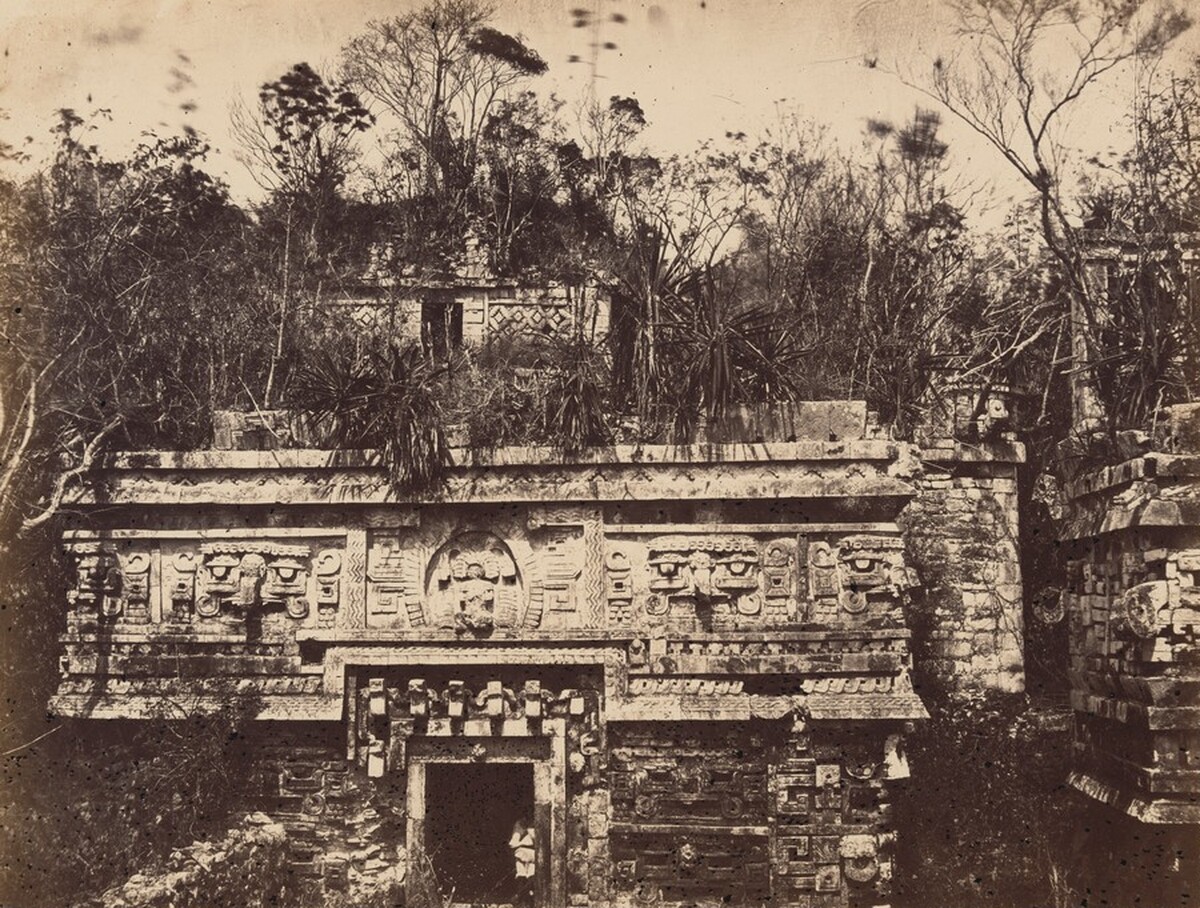 Palais des Nonnes, Chichen-Itza: Façade principale (Palace of the Nuns, Chichen-Itza: Main Facade)