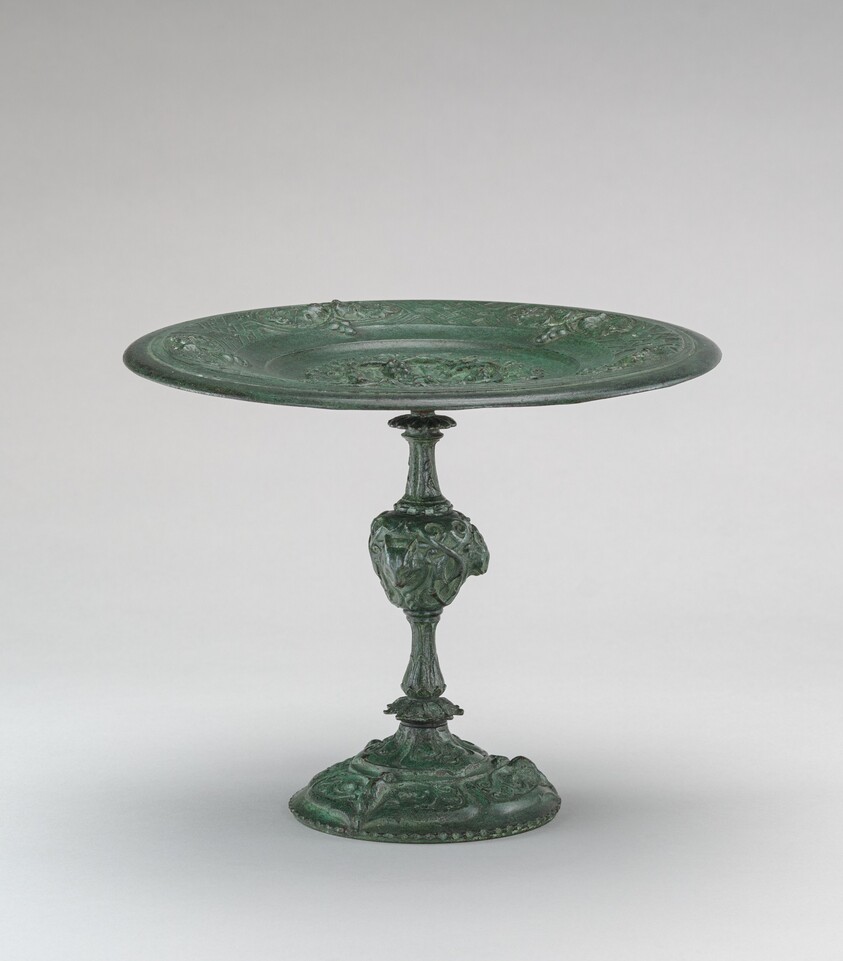 Card Receiver with Inverted Border on High Stem