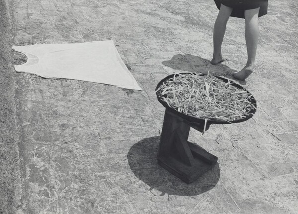 Un poco alegre y graciosa (Somewhat gay and graceful)