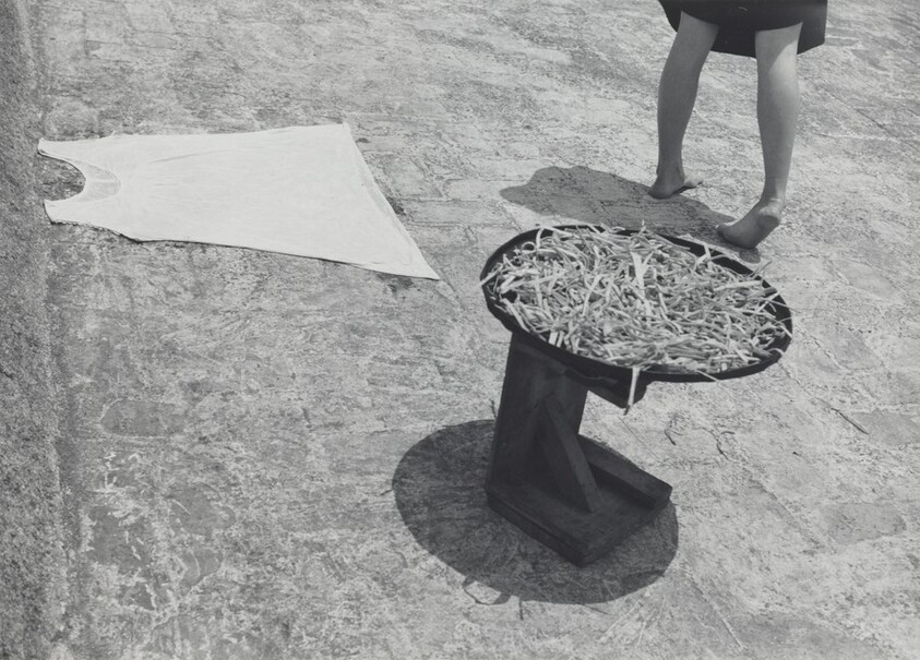 Un poco alegre y graciosa (Somewhat gay and graceful)