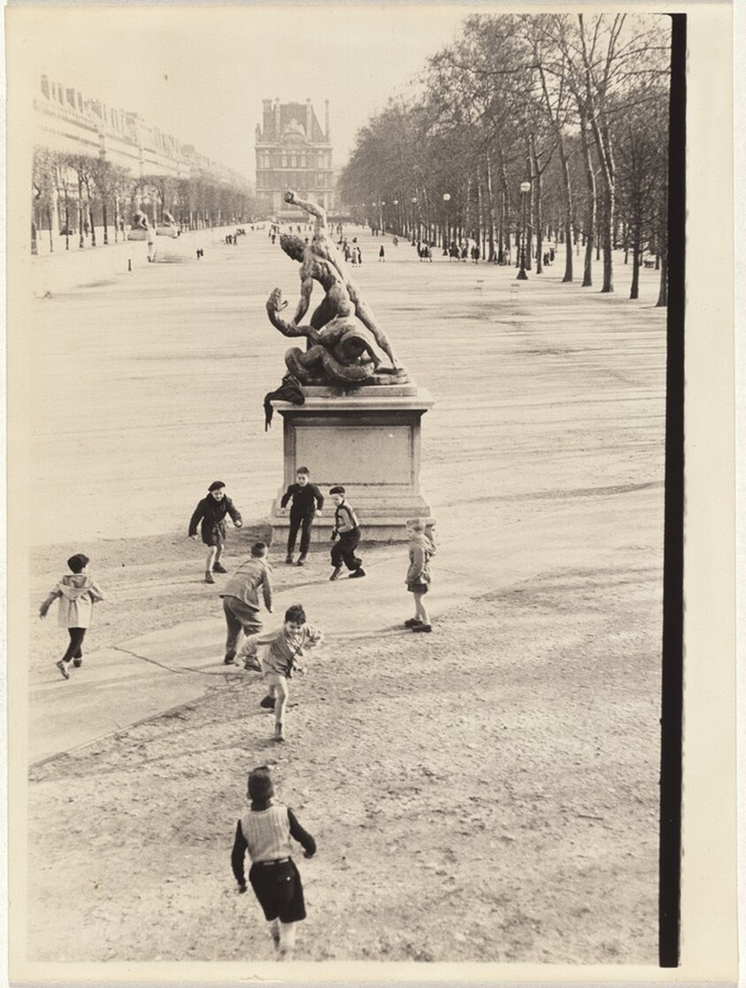 Children playing, Paris