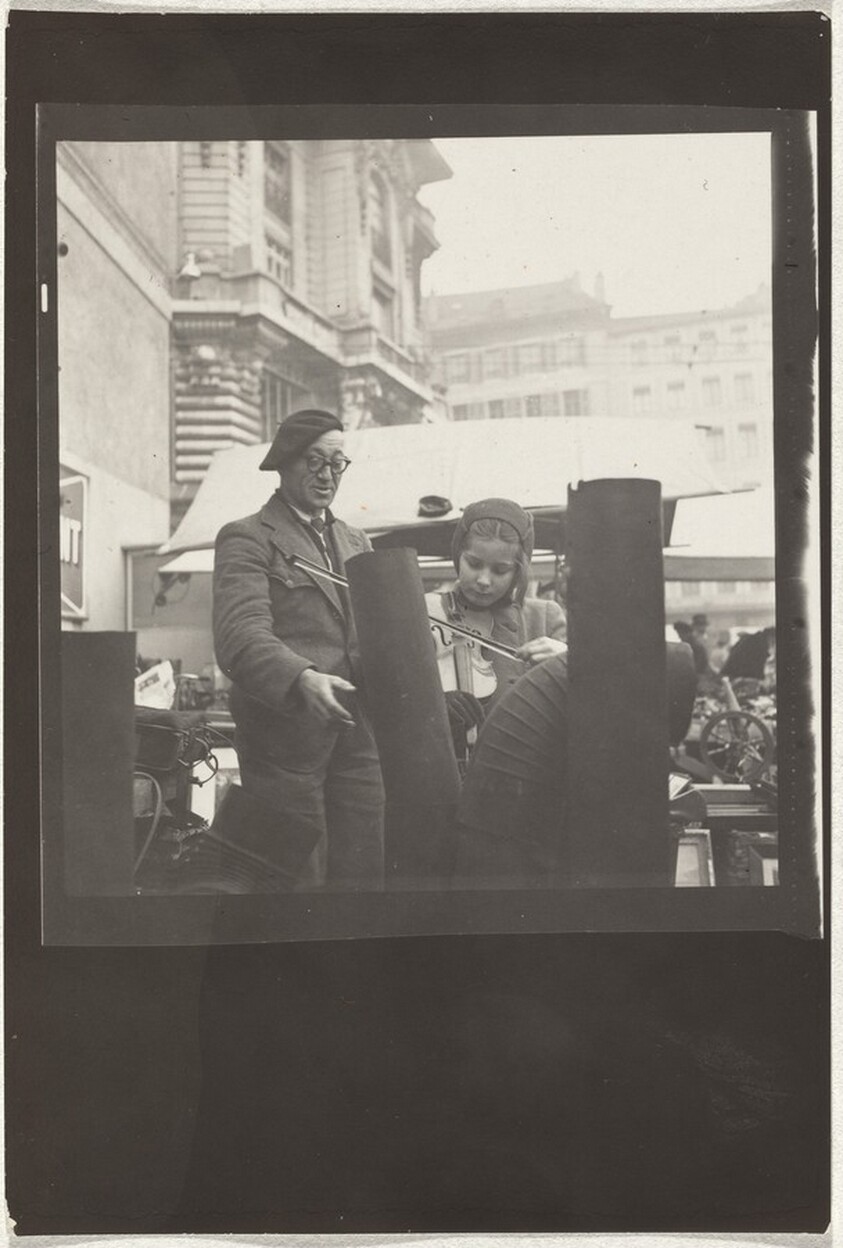Girl playing violin--Children