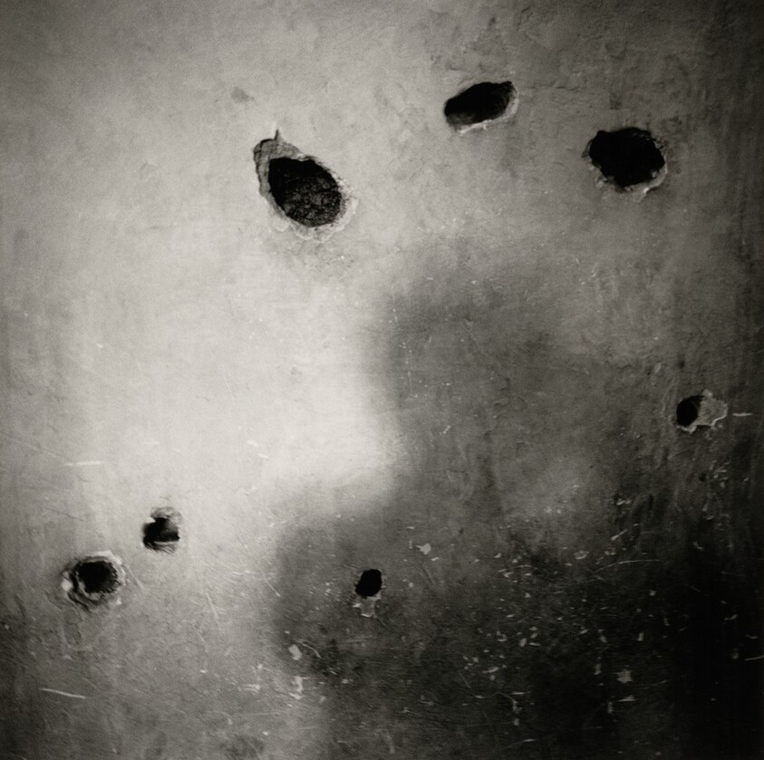 Autorretrato en la casa de Trotsky, Ciudad de México, México (Self-Portrait in Trotsky's House, Mexico City, Mexico)
