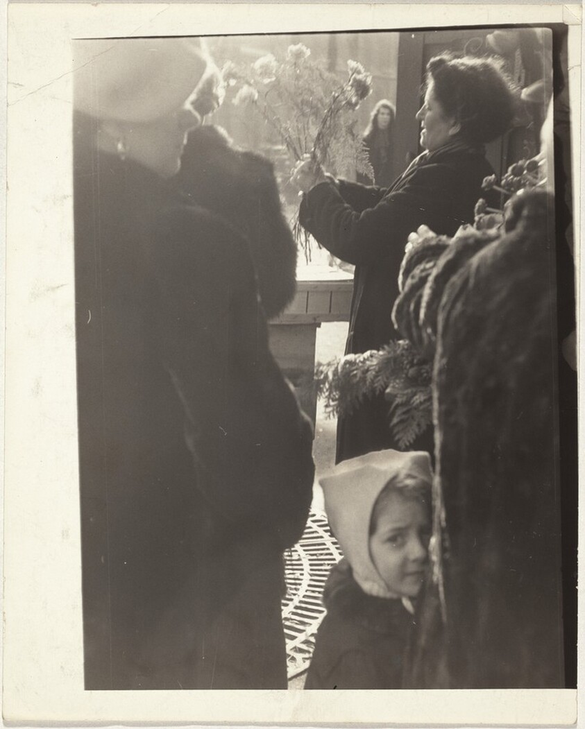 Flower vendor, Paris