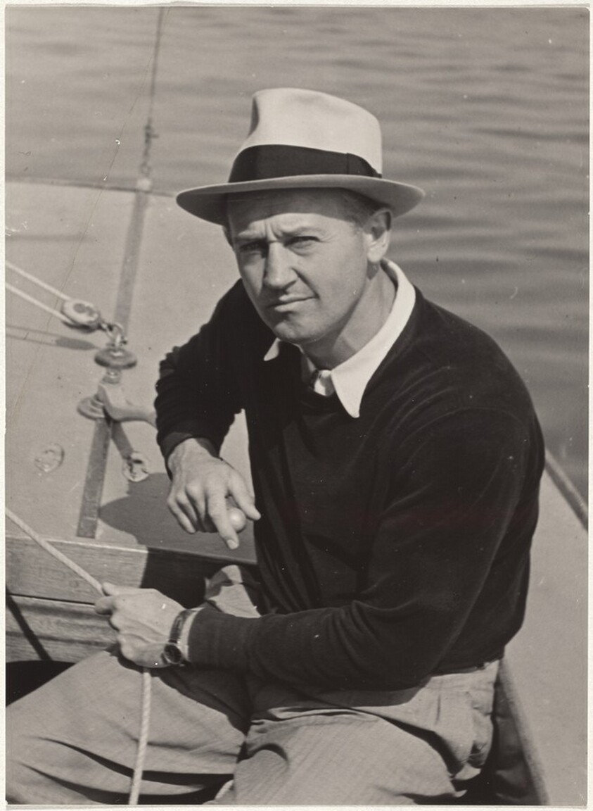 Man in sailboat--Reportage