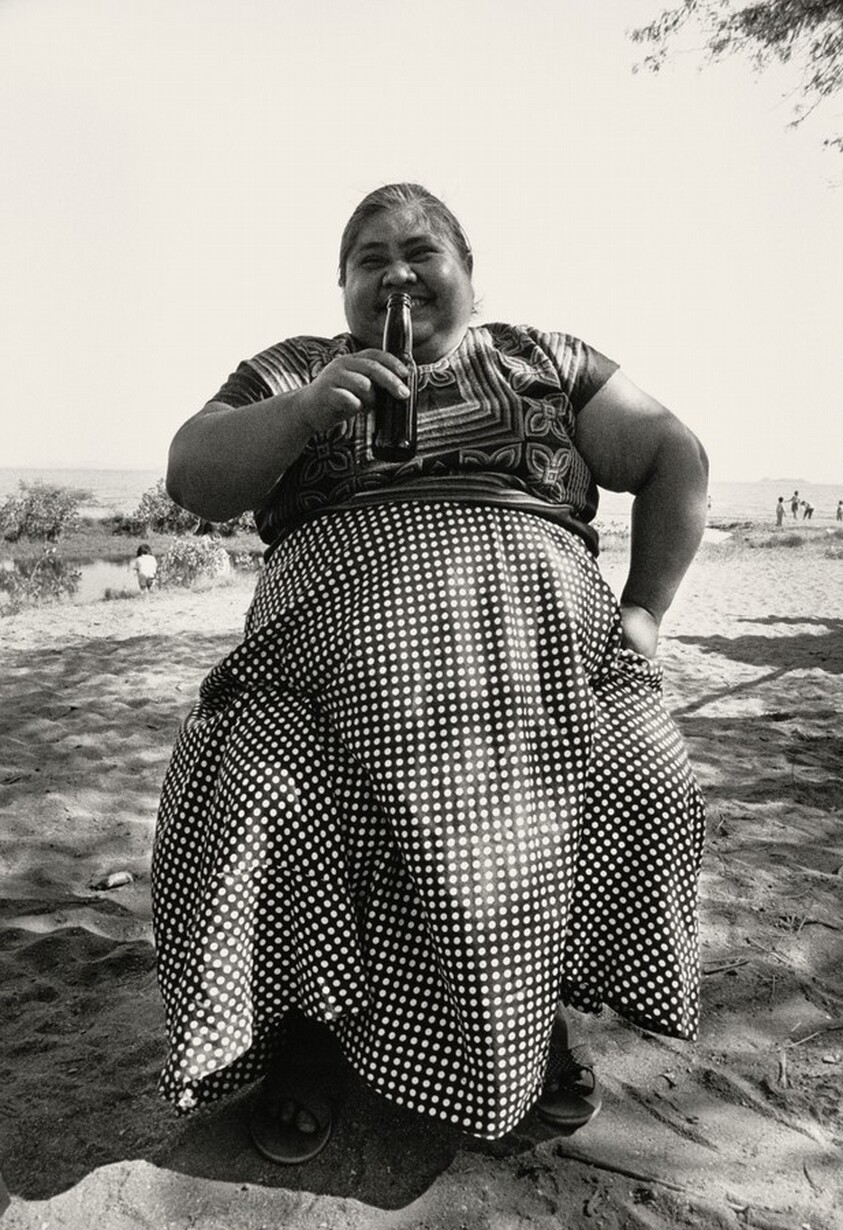Juchiteca con cerveza, Juchitán, México (Juchiteca with Beer, Juchitán, Mexico)