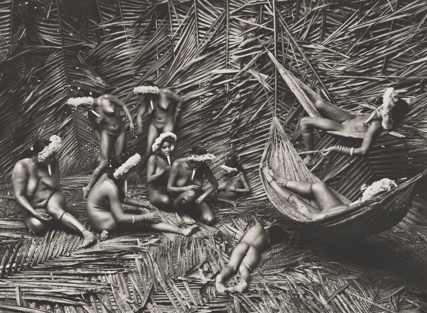 Typically, the women in the Zo’é village of Towari Ypy use the red fruit of the urucum (Bixa orellana) to color their bodies. It is also used in cooking. Pará, Brazil.