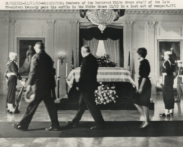 Title from caption on object: “Members of the Bereaved White House Staff...”