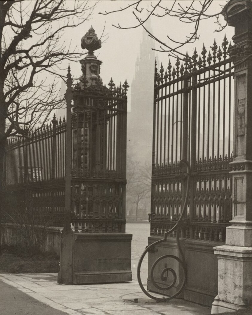 Parktor-Rathaus (Park Gate, City Hall)