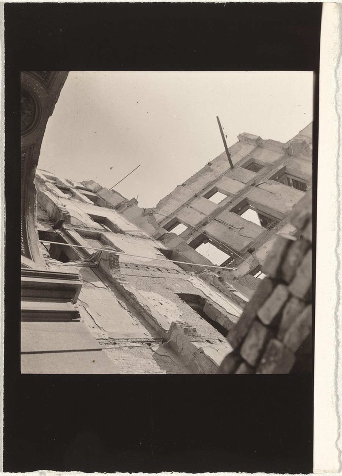 Destroyed building, Milan, Robert Frank, 1945