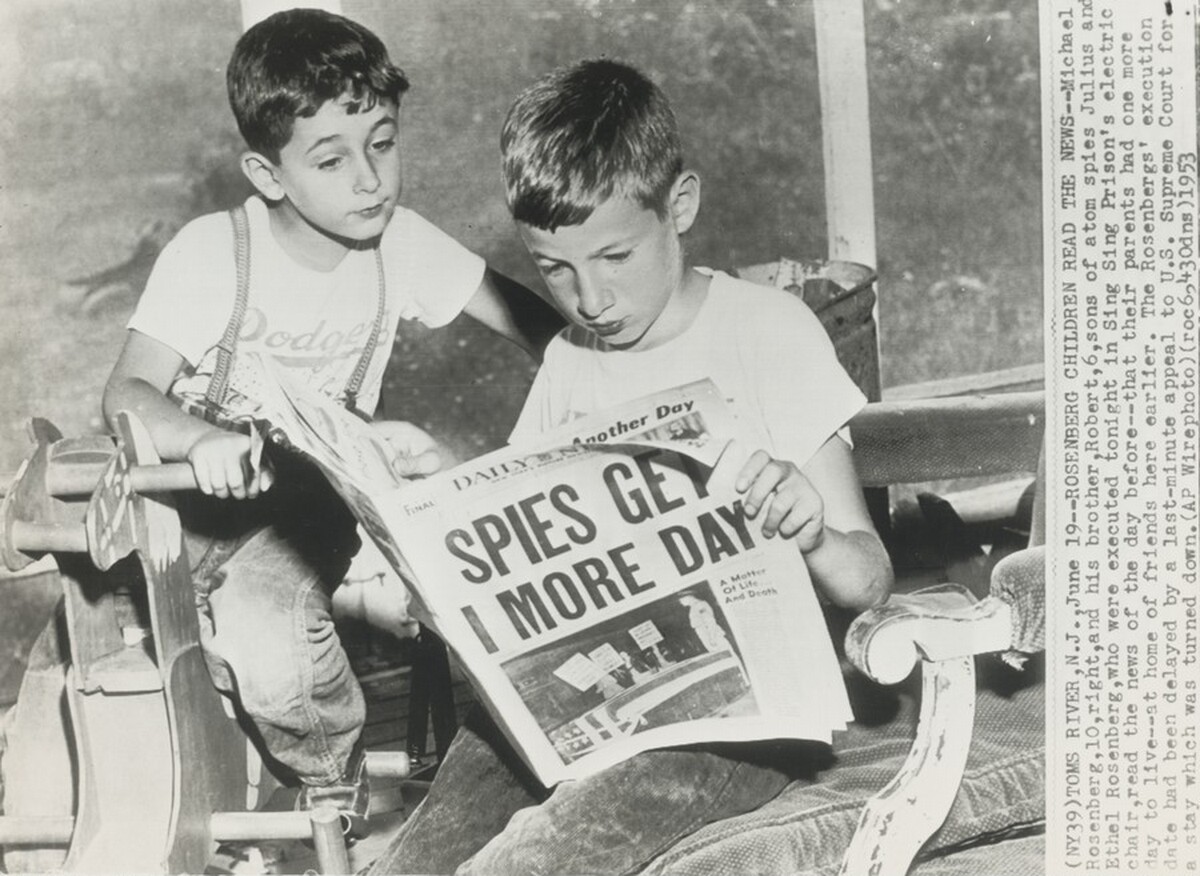 Title from caption on object: “Rosenberg Children Read the News”