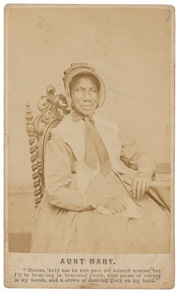 Aunt Mary Dines