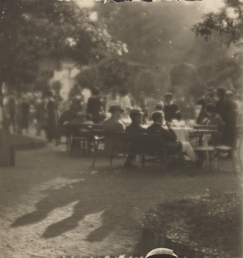 Sunday Afternoon, Kolín Island