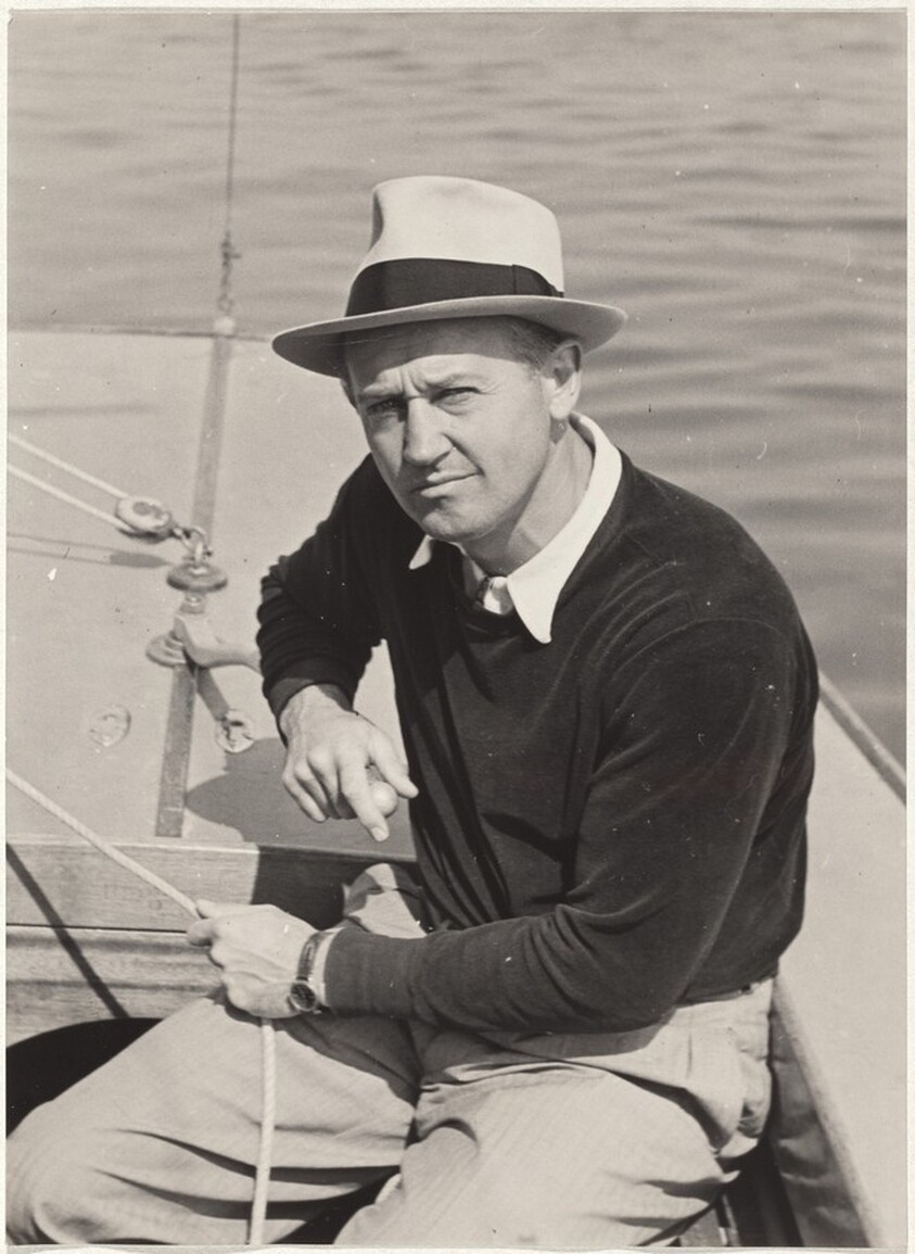 Man in sailboat--Reportage