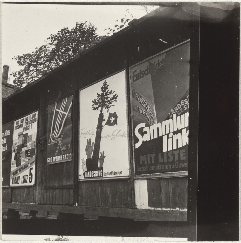 Sign, "Luxor Radio"--Reportage