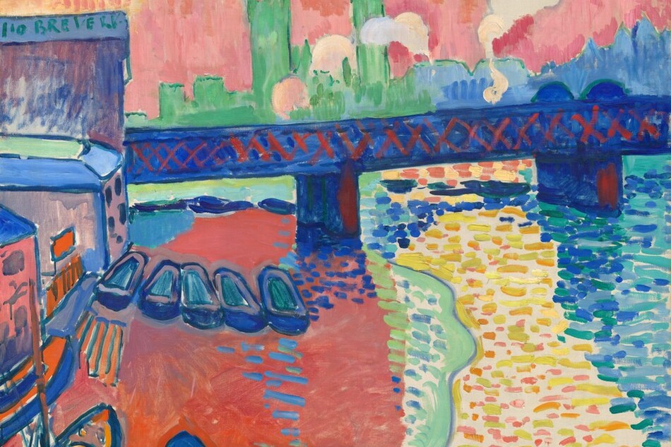 We look across river at a bridge with a city skyline beyond in this stylized, horizontal landscape, which is painted entirely with broad, visible brushstrokes in vivid, saturated colors. The river spans nearly the width of the canvas, and the riverbank is lined to our left with a row of several buildings between us and the bridge. Those buildings are outlined with royal blue and filled in with mostly flat areas of color in coral pink, mint green, tangerine orange, and pinkish tan. Letters across the top of the building farthest from us reads “BREVER.” Eight boats are tied up at the foot of the buildings. The pointed hulls of three extend into the scene from the lower left corner, painted in marigold orange and outlined in cobalt blue. Five more boats, with rounded prows and hulls and painted with lapis blue and muted aqua, line up like a row of empty shoes. The bridge runs from behind the tallest building to our left across and off the canvas, and is painted with deep lapis blue with crimson-red Xes crisscrossing the span to suggest trestles. The front faces of the pilings below are also highlighted with  red. The river fills most of the bottom half of the painting. The water to our left is painted as a field of coral pink with a few, short horizontal baby and cobalt-blue strokes, suggesting reflections of the boats and a bridge piling. A narrow band of kiwi green and sky blue lines the pink field to our right. Next to it, the water is painted as short, horizontal, disconnected strokes and dots mostly in bumblebee yellow with some strokes in bubblegum pink and pale burnt orange, all against the off white of the canvas below. The final zone, to our right, is more densely painted with short dashes in indigo, turquoise, and aqua blue. Beyond the bridge, the skyline is painted in silhouette with spiky spires to our left in mint green and a mass of shorter buildings in periwinkle blue to our right. Four clouds of pale yellow billow off the bridge in front of the skyline. The sky above is painted with short and long vertical strokes of butter yellow, rose pink, pale orange, and a few areas of watermelon pink. The artist signed the work with cobalt-blue paint near the lower left corner: “a derain.”