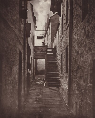 Plate 32: Close, No. 128 Saltmarket
