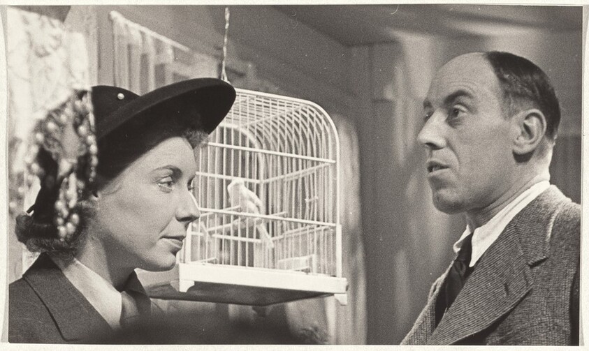 Actors before birdcage--Filming