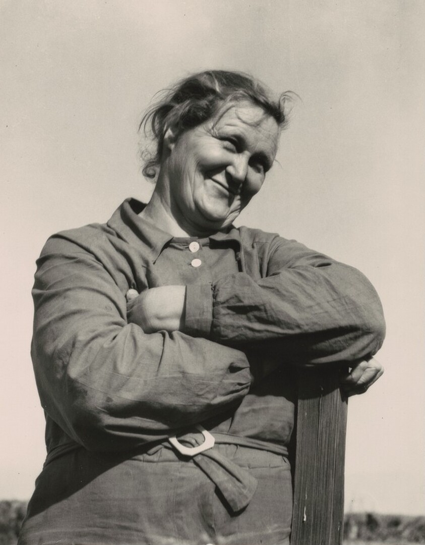 Arkansas mother come to California for a new start, with husband and eleven children. Now a rural rehabilitation client. Tulare County, California